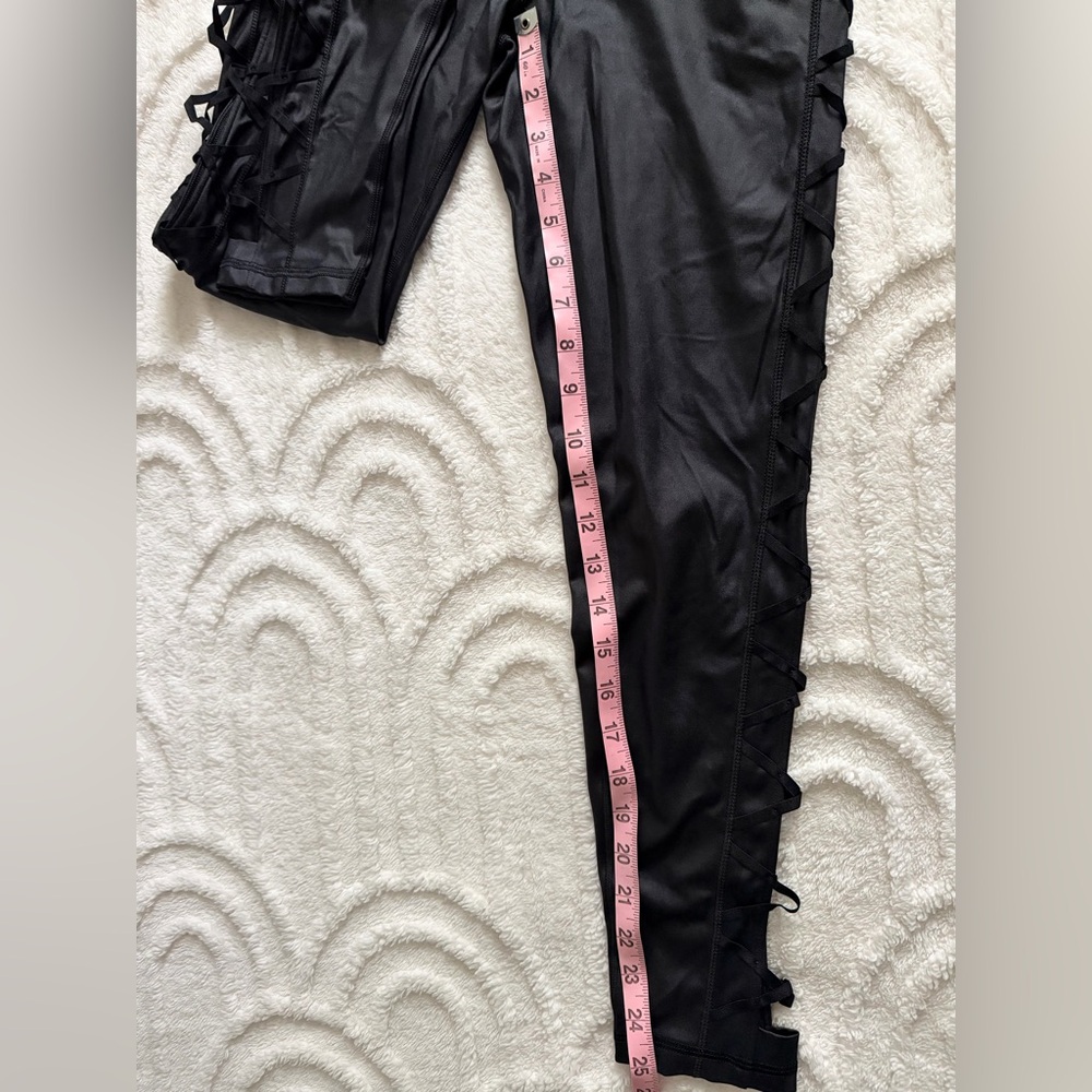 Victoria's Secret Knockout Leggings w/Cut-Out Detail on Sides, Size M, NWOT - Picture 10 of 10